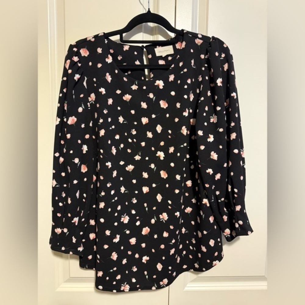 MELLODAY Black Blouse with Pink Floral Print